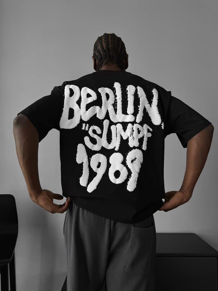 Oversize 'Berlin Sumpf' T-Shirt - Black