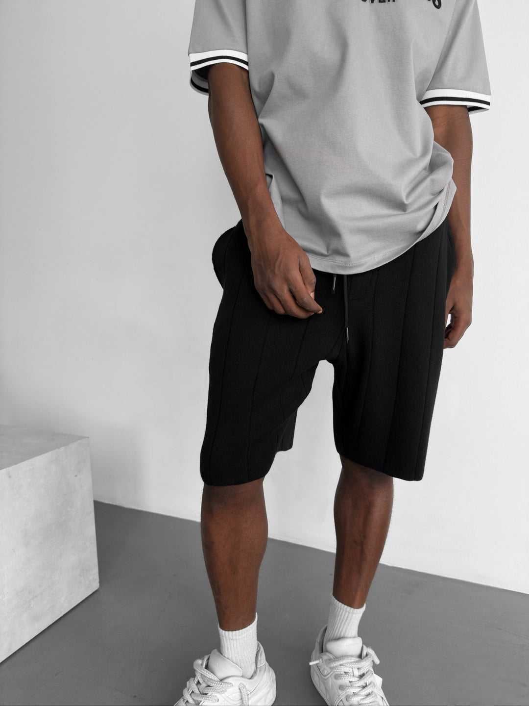Loose Fit Line Knit Shorts - Black