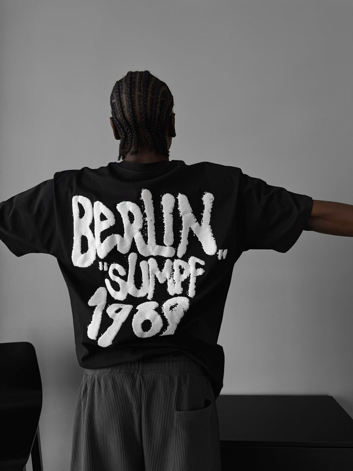 Oversize 'Berlin Sumpf' T-Shirt - Black