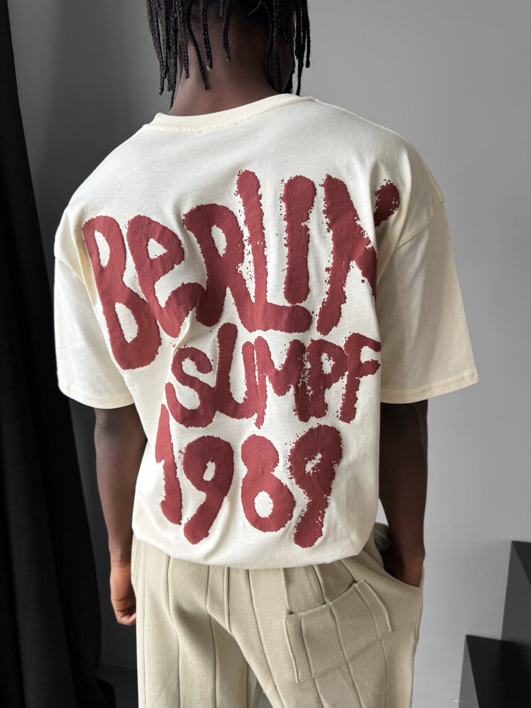 Oversize 'Berlin Sumpf' T-Shirt - Antique White and Red