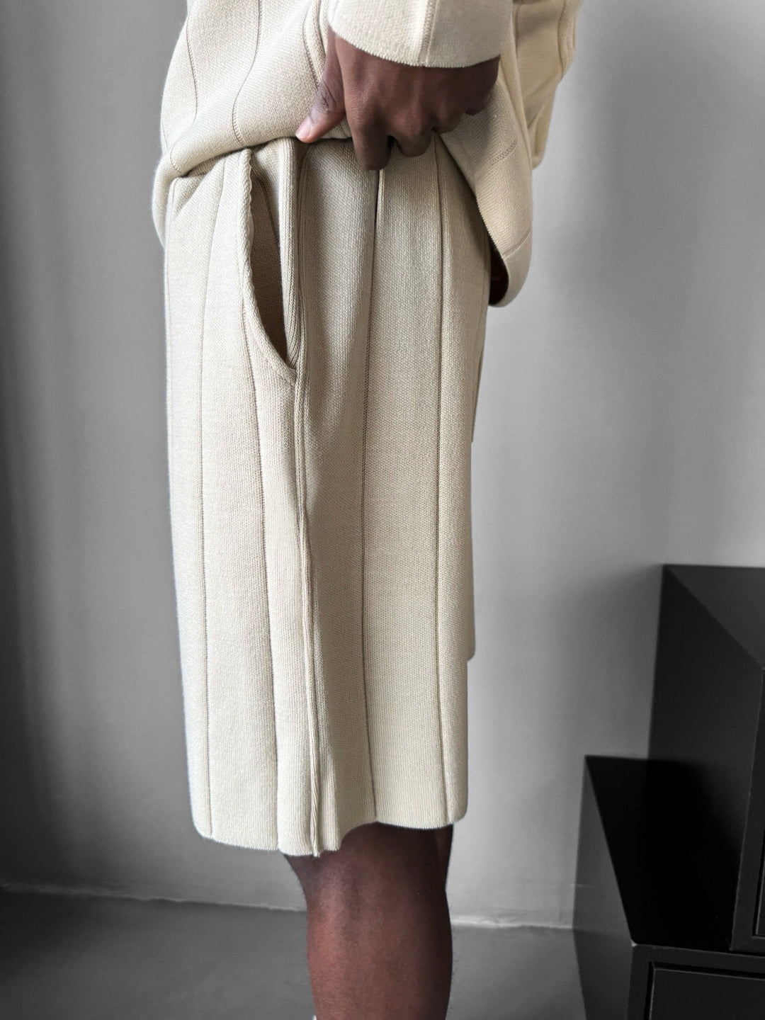Loose Fit Line Knit Shorts - Cremé