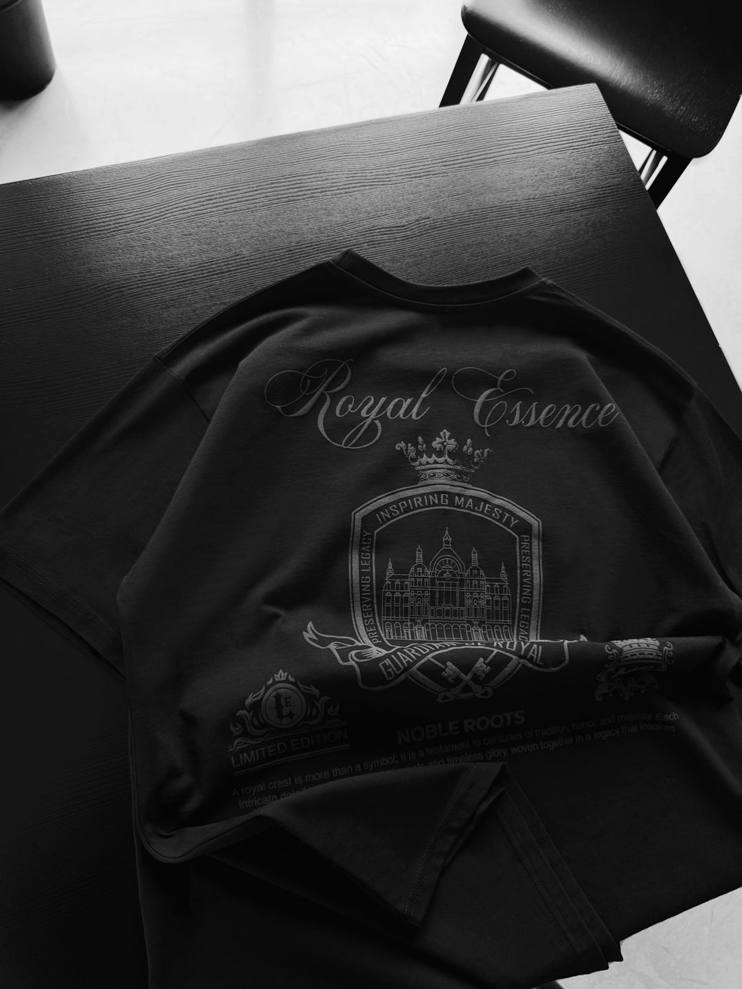 Oversize Royale Essence T-Shirt - Black