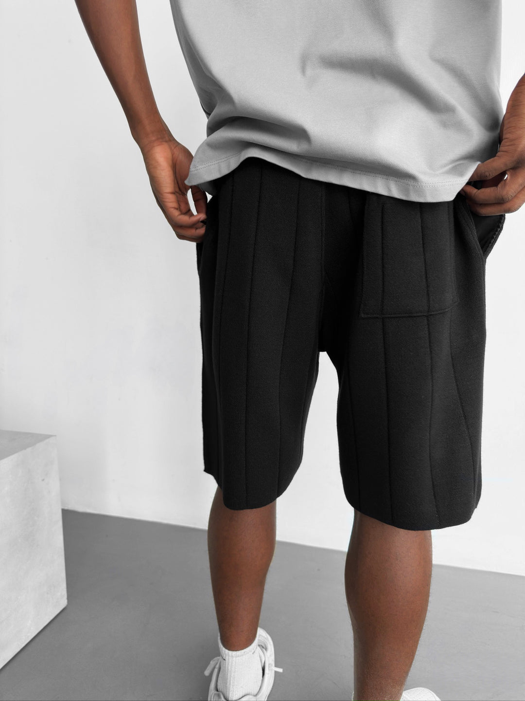 Loose Fit Line Knit Shorts - Black