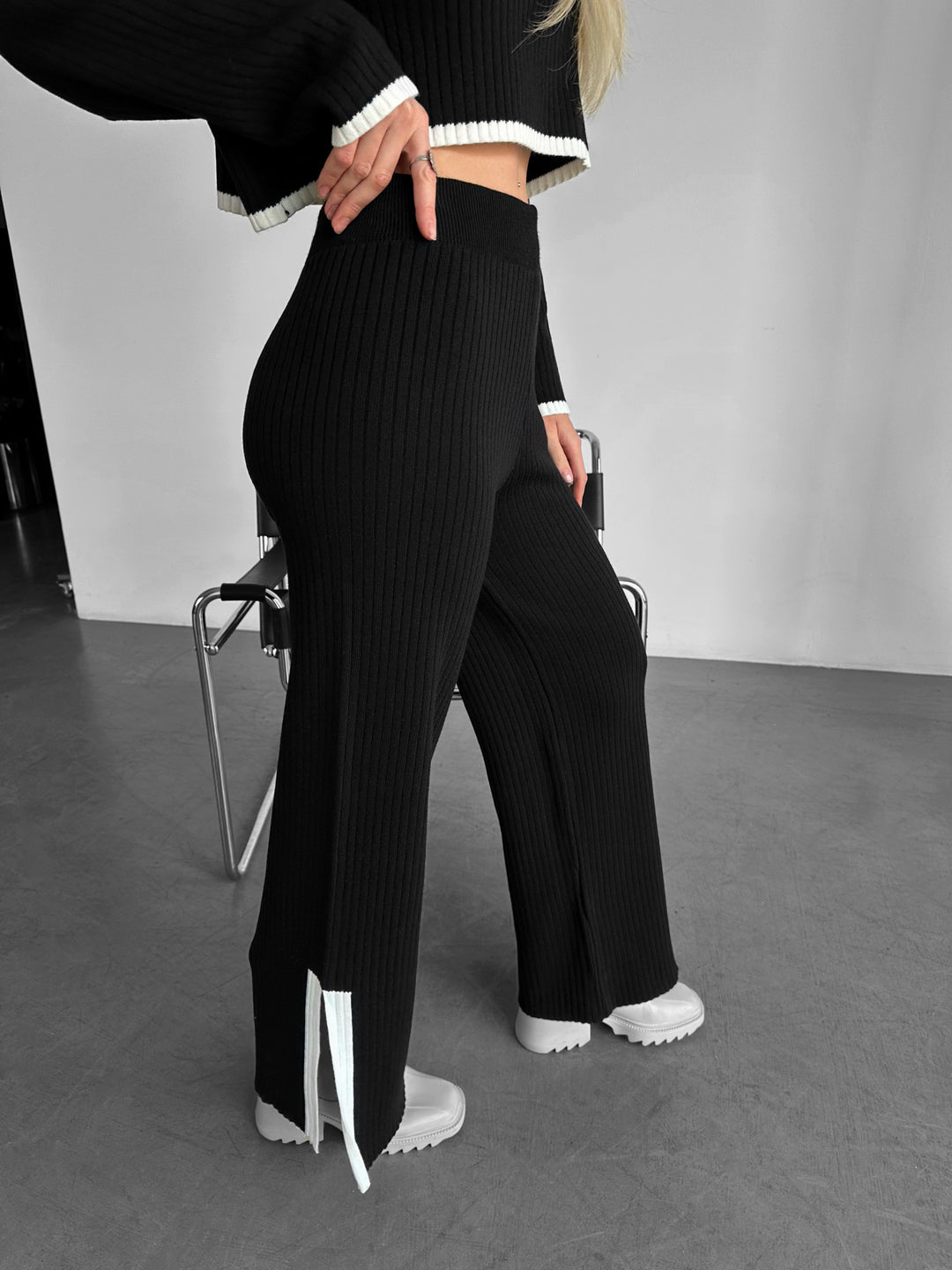 Wide Leg Details Knit Trousers - Black