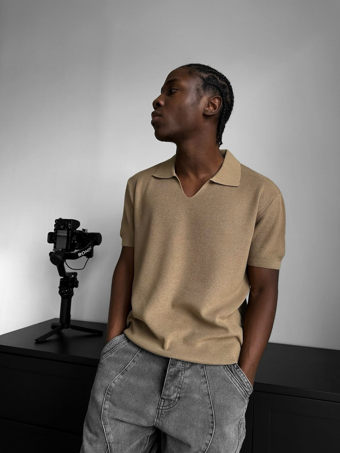 Loose fit fine knit collar T-Shirt - Brown