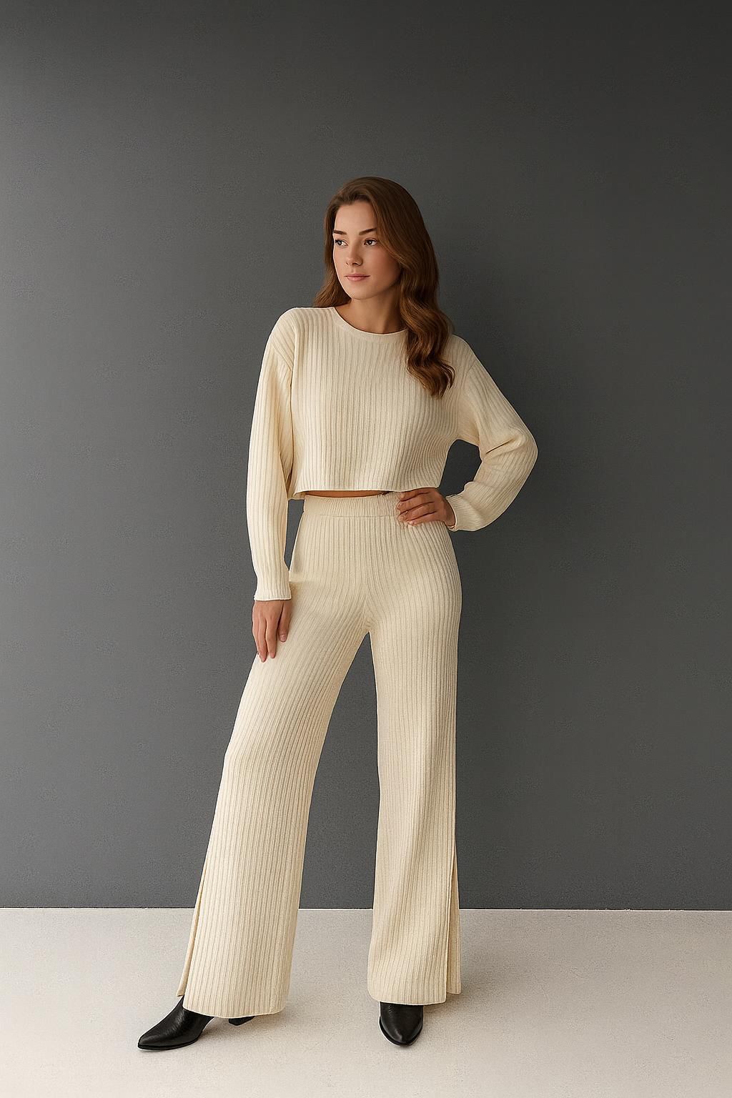 Short Knit Pullover - Beige