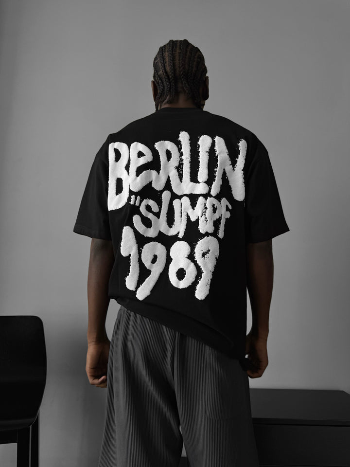 Oversize 'Berlin Sumpf' T-Shirt - Black