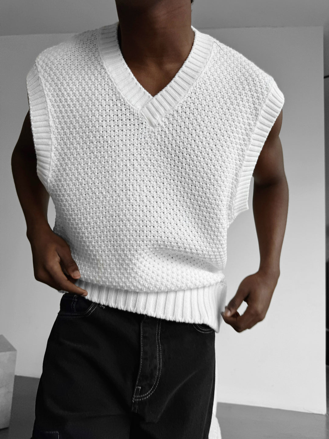 Loose Fit Knotted V Neck Pullunder - White