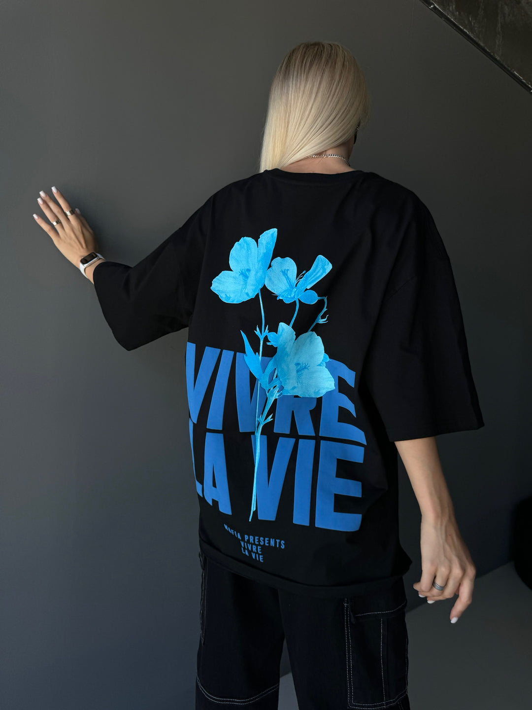 Oversize Vivre la Vie T-shirt - Black and Blue