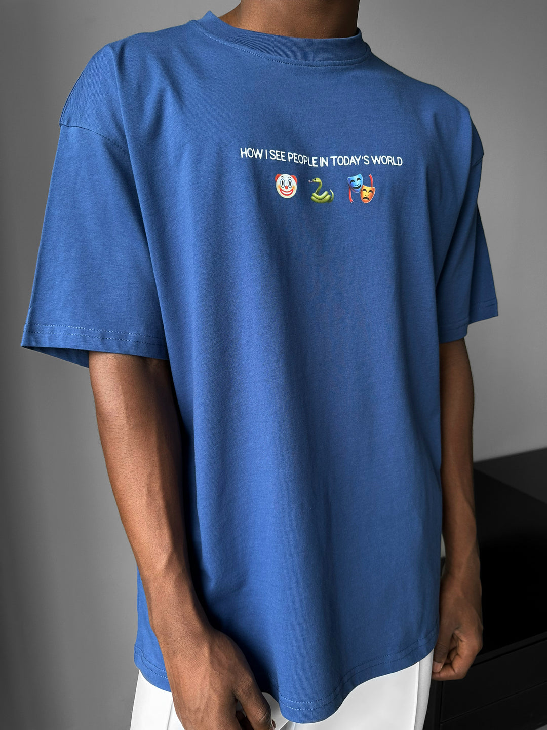 Oversize "Today's World" T-Shirt - Navy Peony
