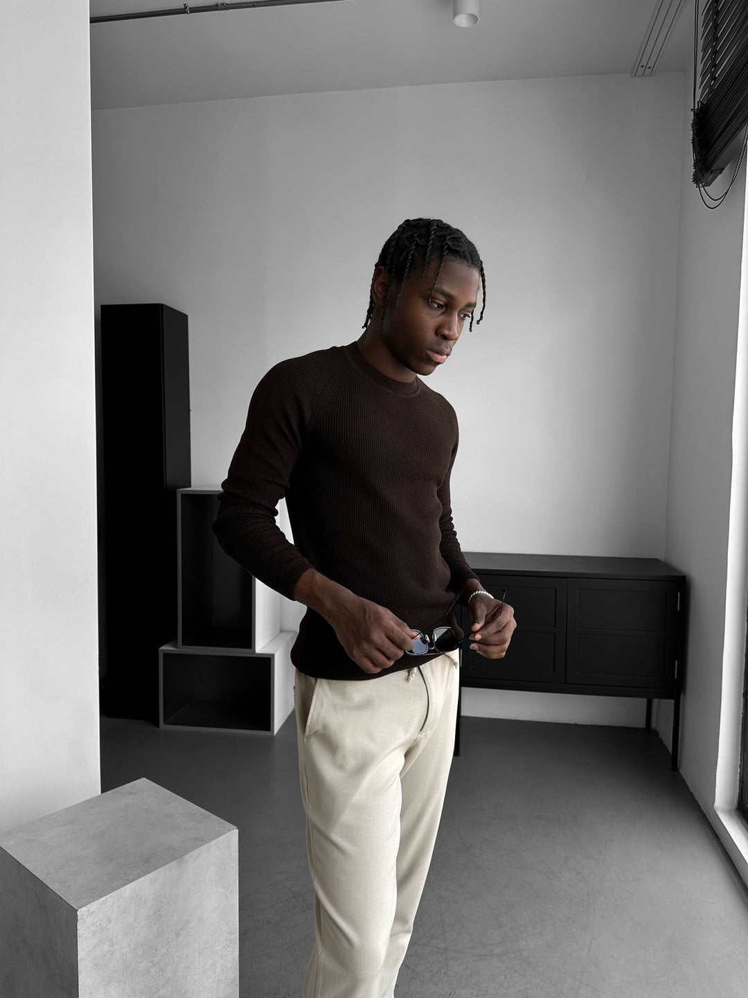 Slim Fit Thin Knit Sweater - Dark Brown