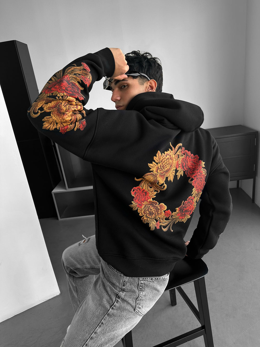 Oversize Chrysanthemum Hoodie - Black