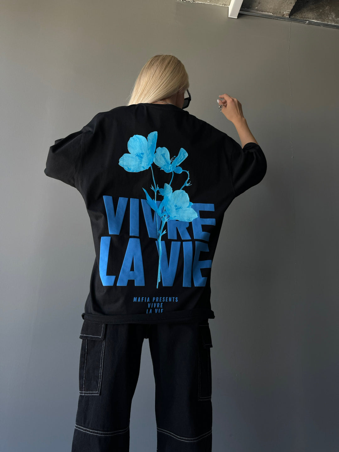 Oversize Vivre la Vie T-shirt - Black and Blue