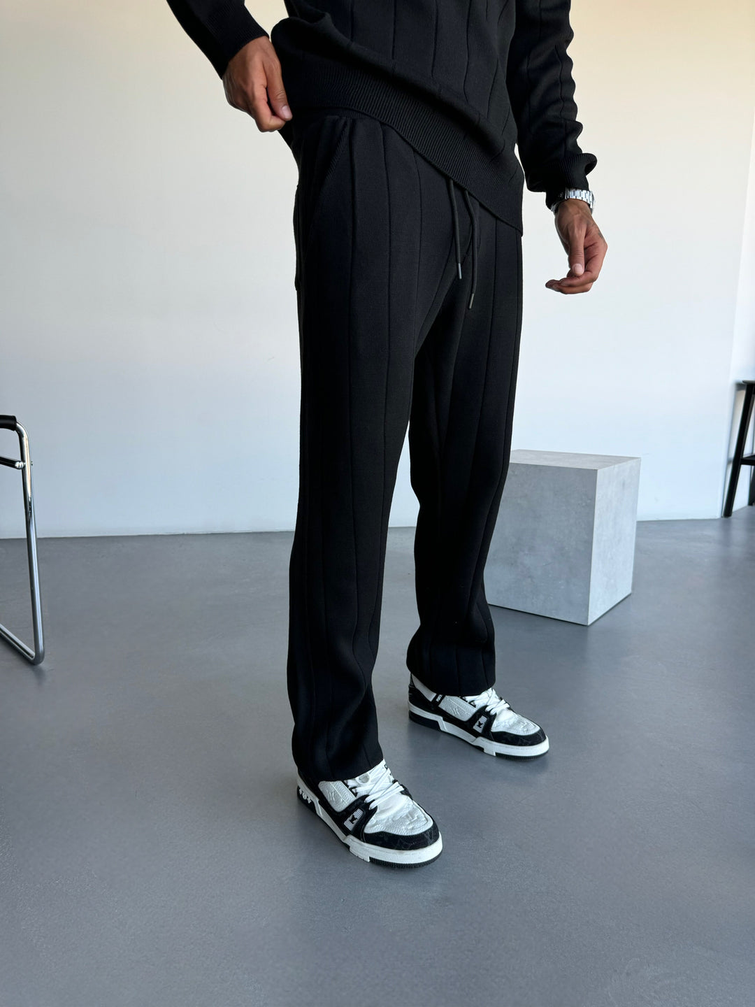 Loose Fit Lines Knit Pants - Black