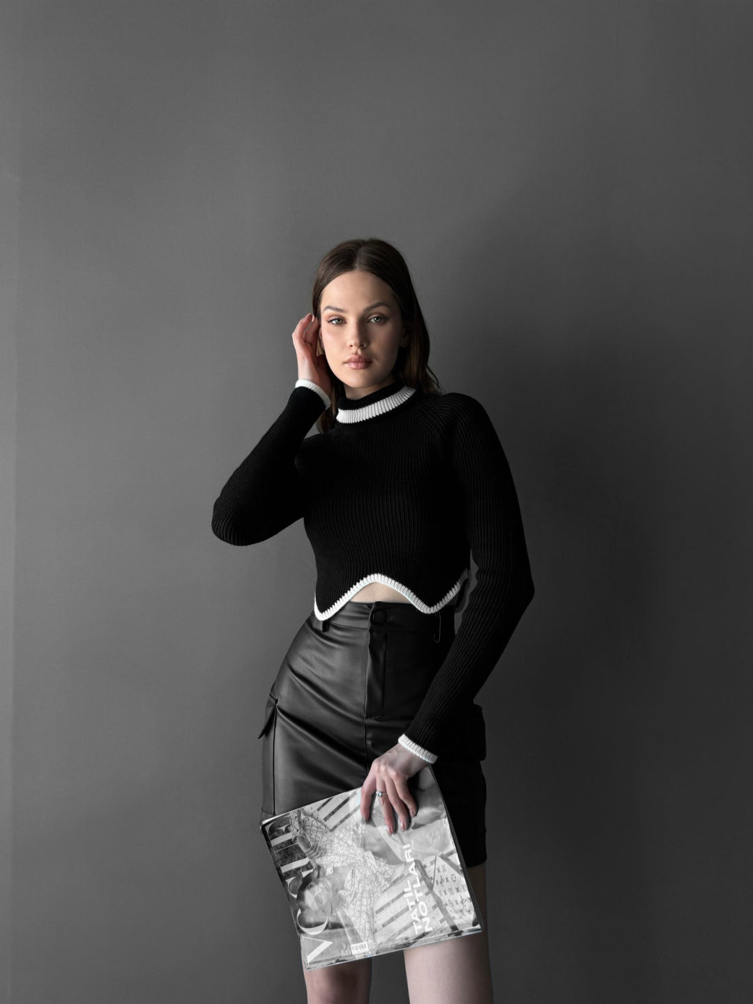 Wavy Crop Sweater - Black