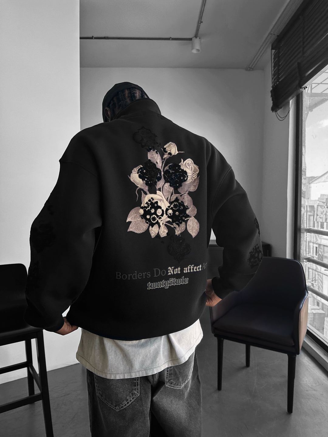 Oversize Half-Zip Graphic Sweatshirt - Black