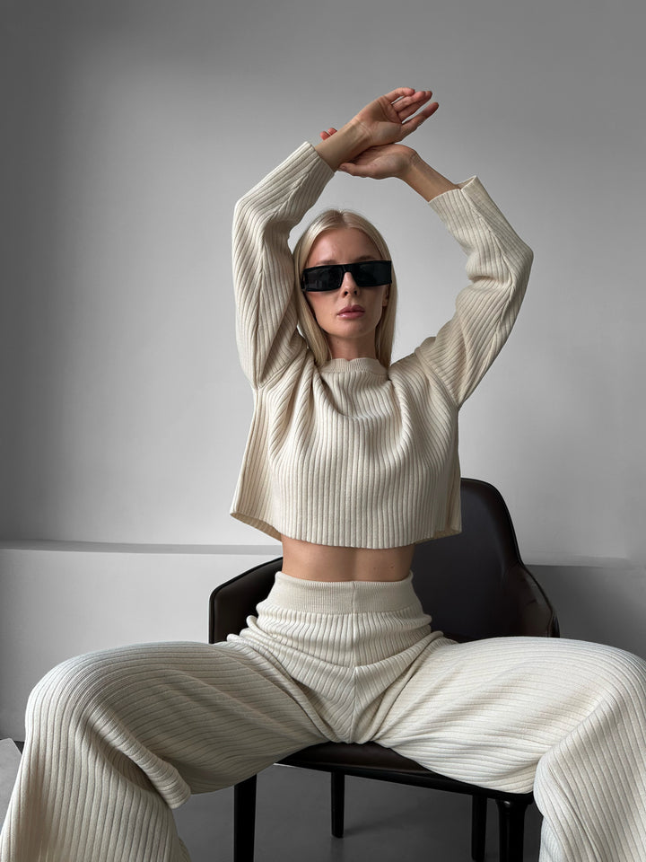 Short Knit Pullover - Beige