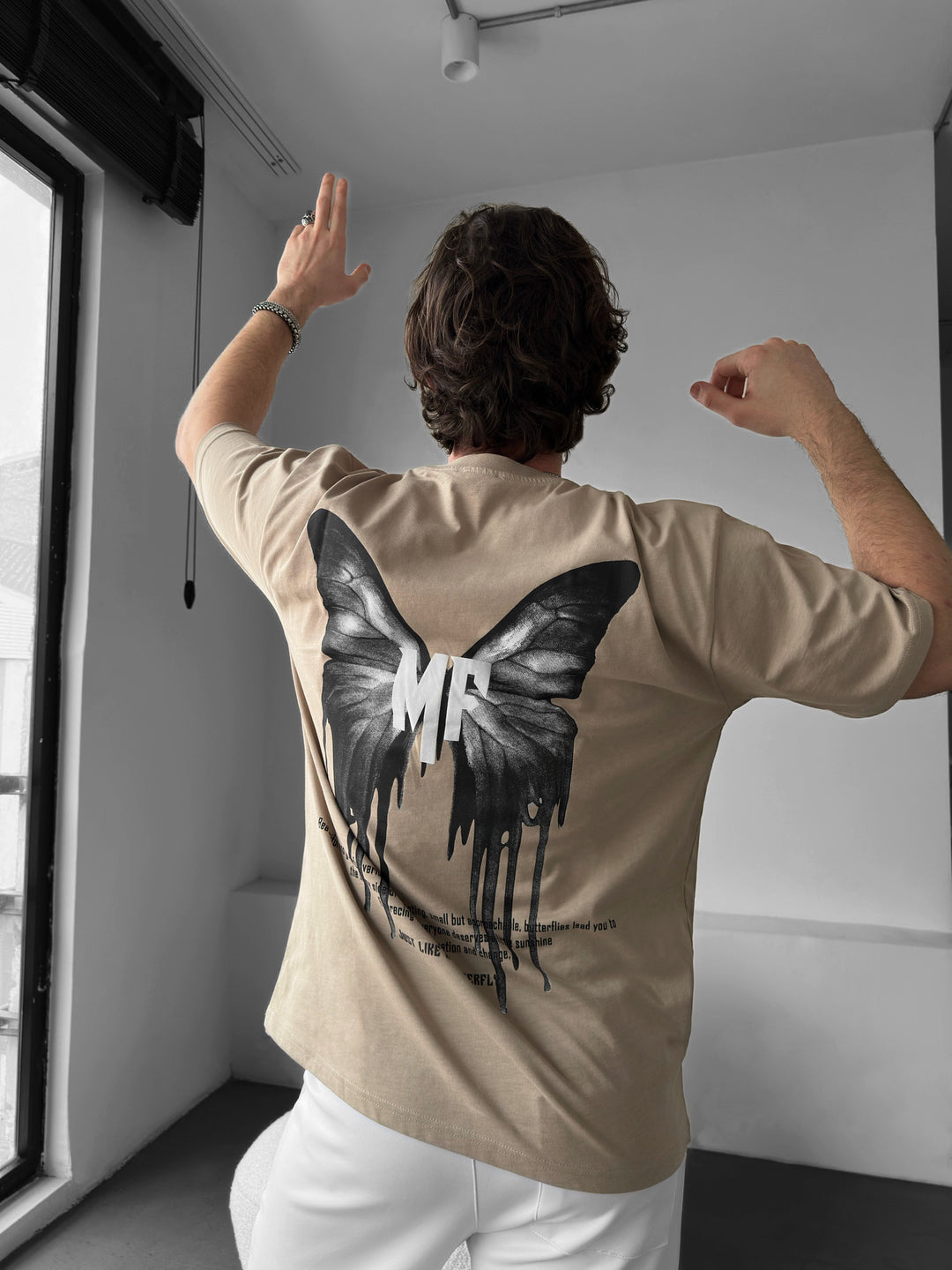 Oversize 'Like a Butterfly' T-Shirt - Beige