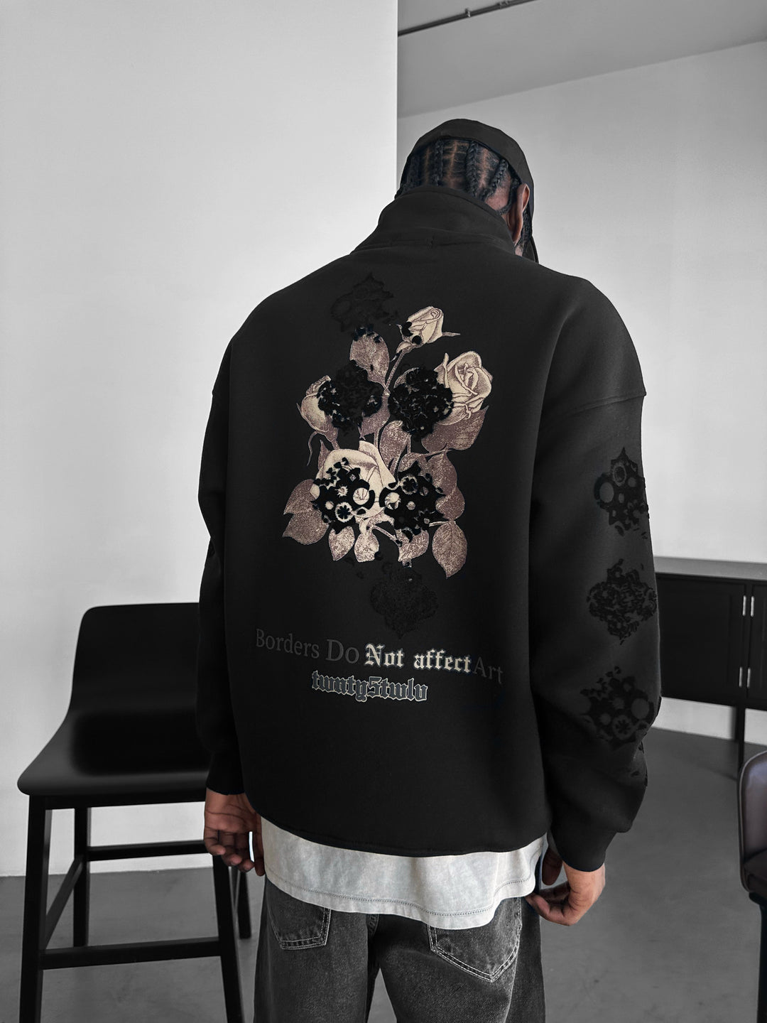 Oversize Half-Zip Graphic Sweatshirt - Black