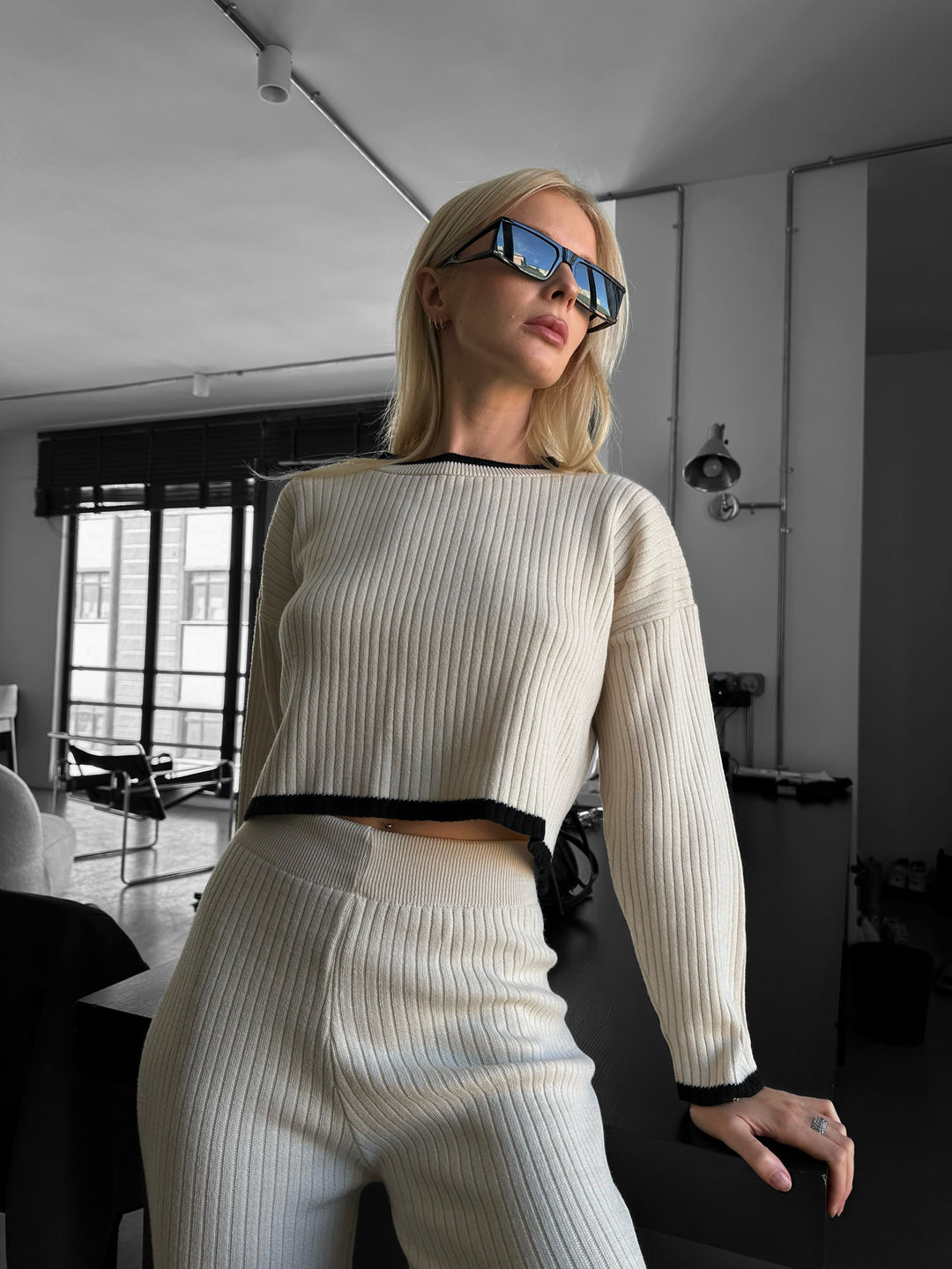 Short Details Knit Pullover - Beige