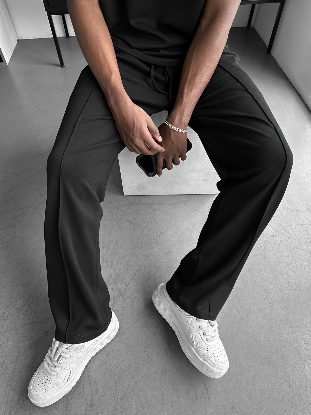 Loose Fit Basic Pleated Trousers - Black