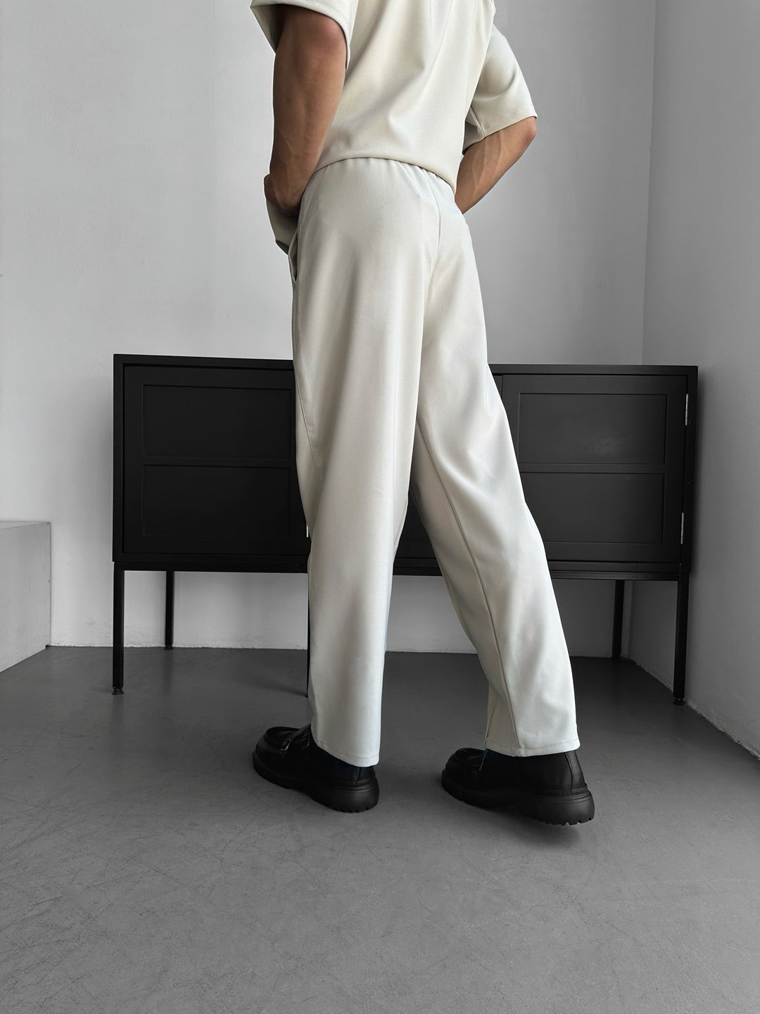 Loose Fit Pleated Trousers - Beige