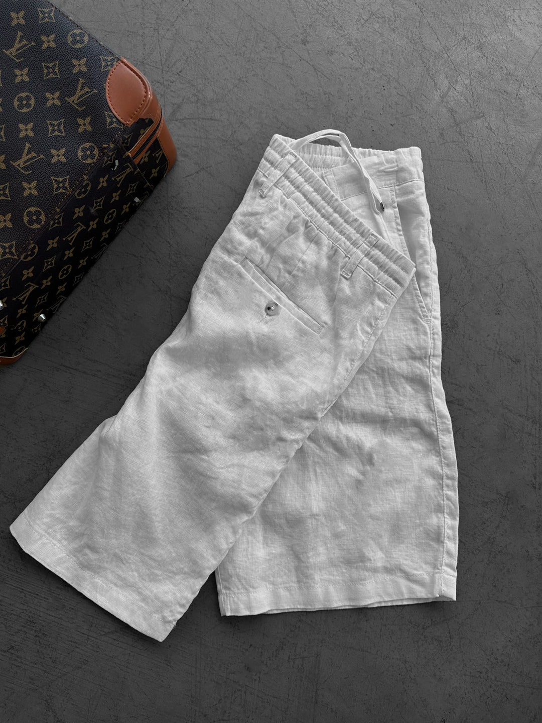 Loose Fit Linen Shorts - White