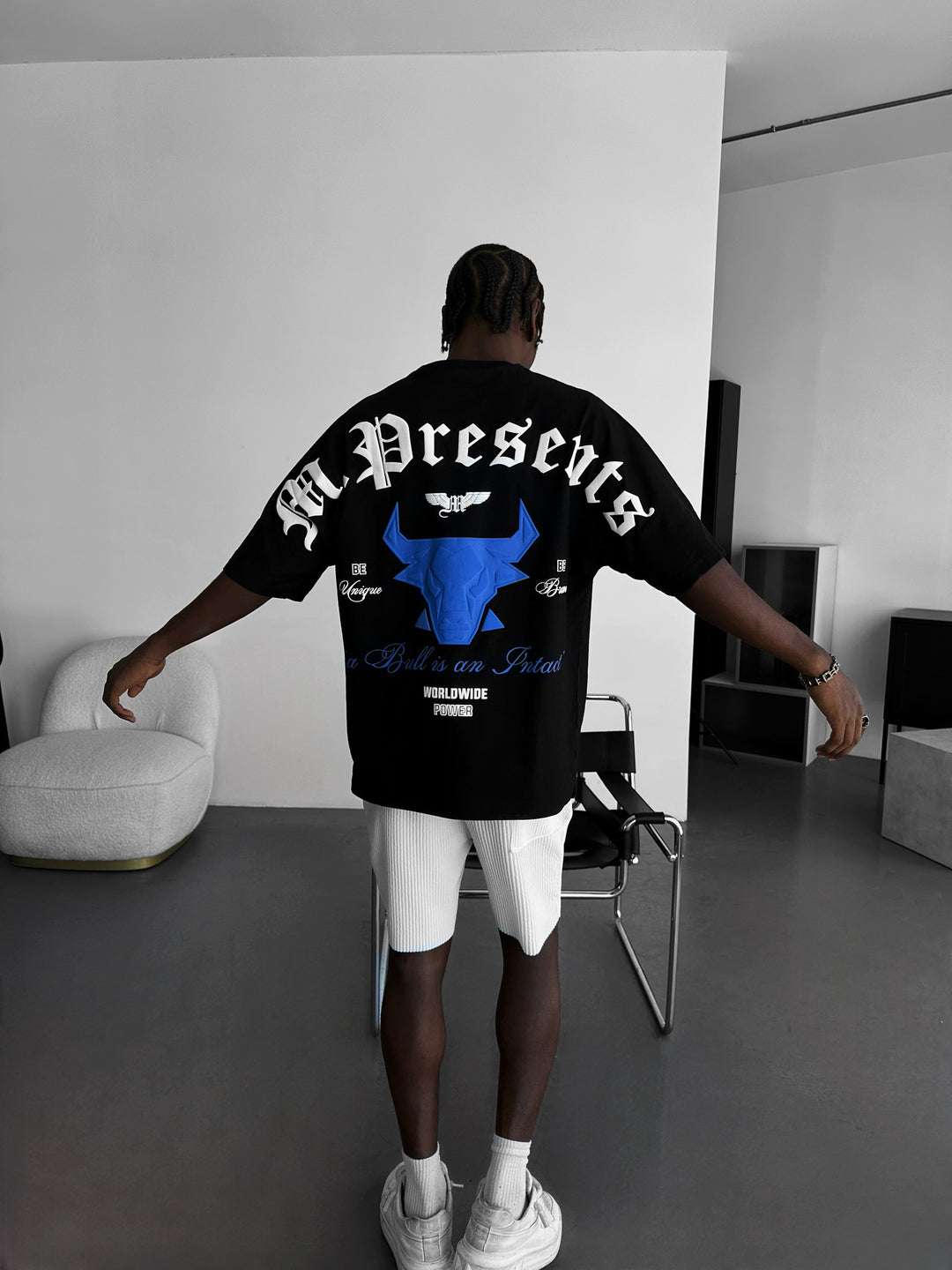 Oversize Bull Worldwide T-shirt - Black and Saks