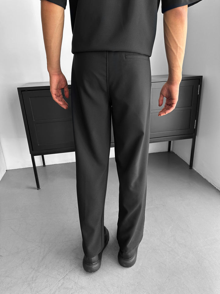 Loose Fit Pleated Trousers - Black