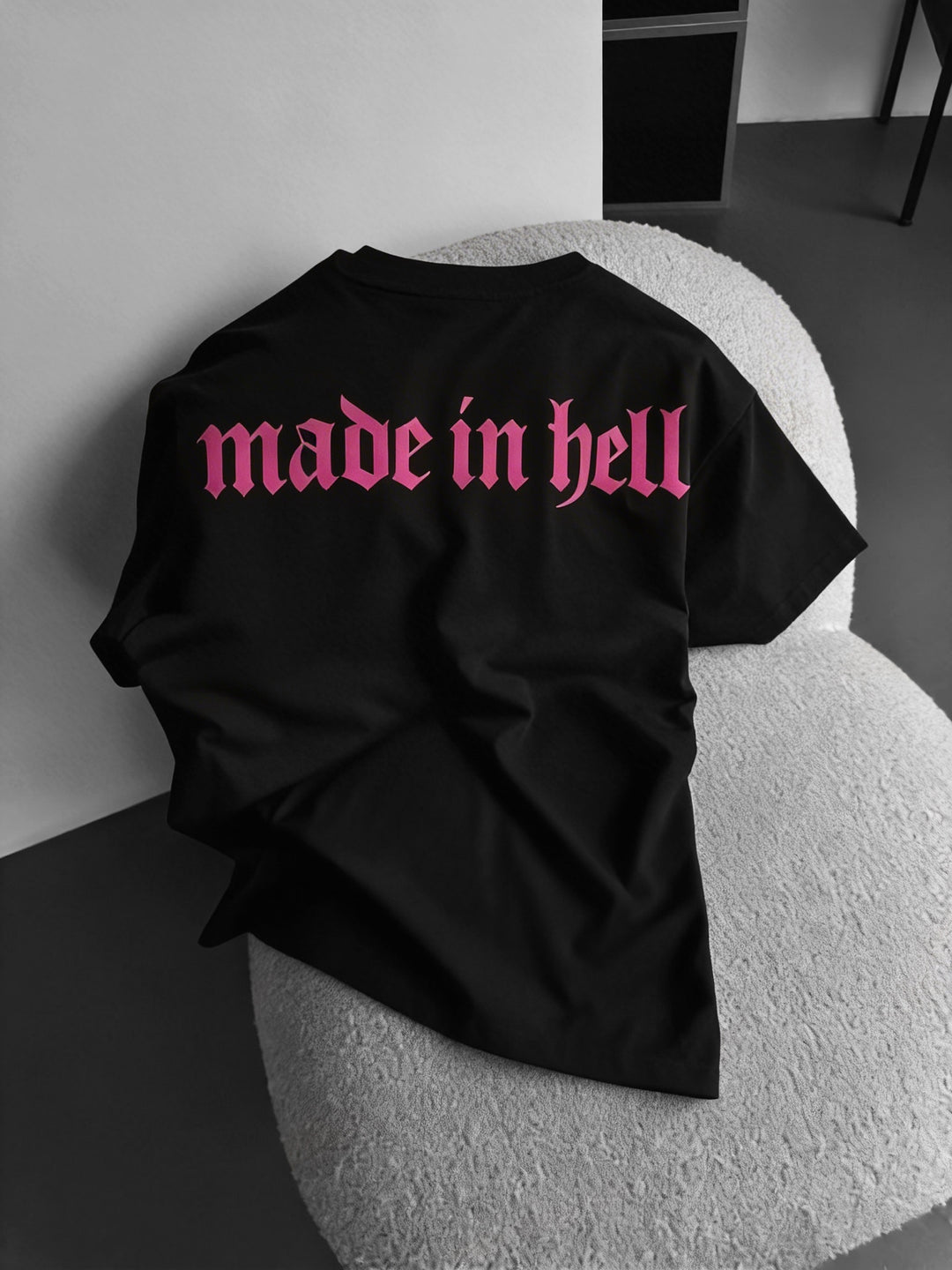 Oversize Made in Hell T-shirt - Black and Lila