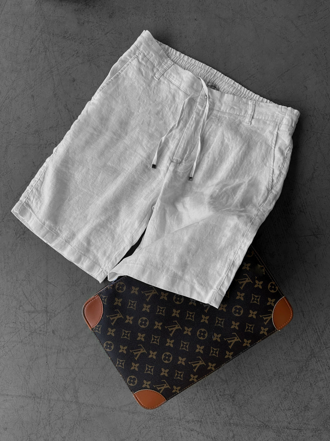 Loose Fit Linen Shorts - White