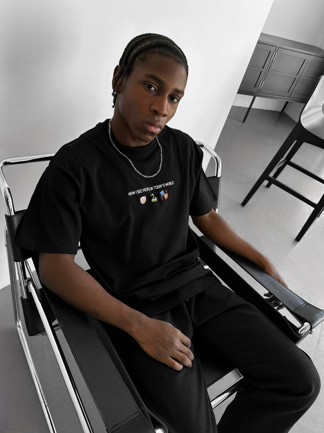 Oversize "Today's World" T-Shirt - Black