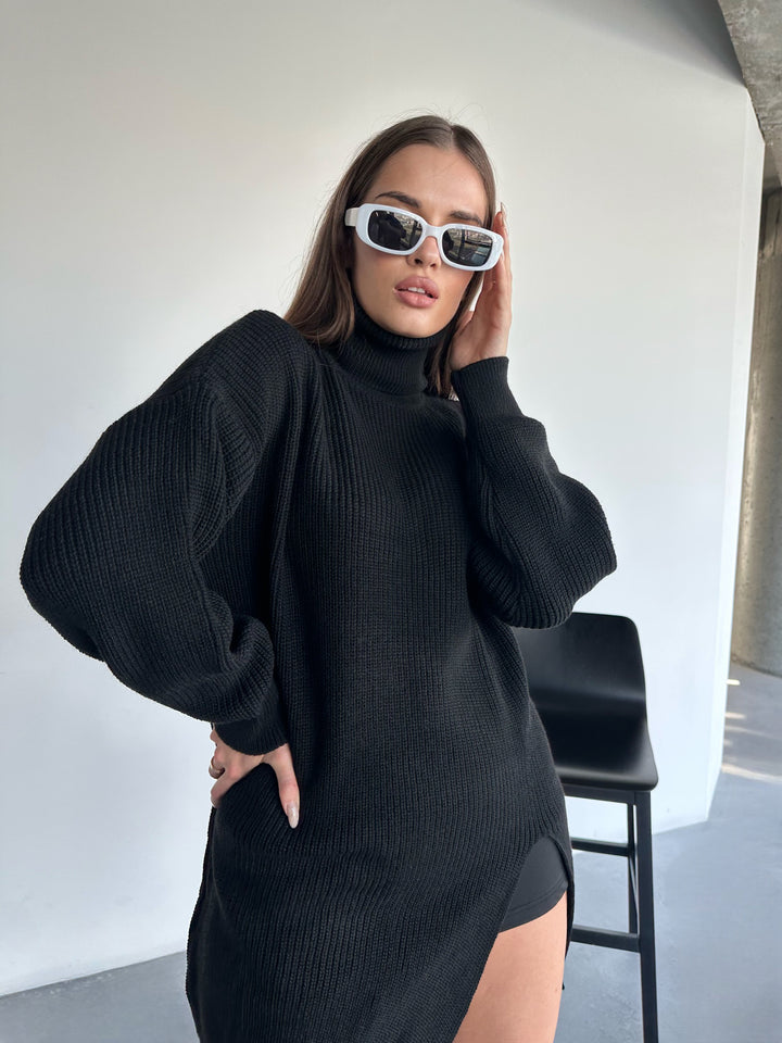 Very Long Collar Sweater - Black