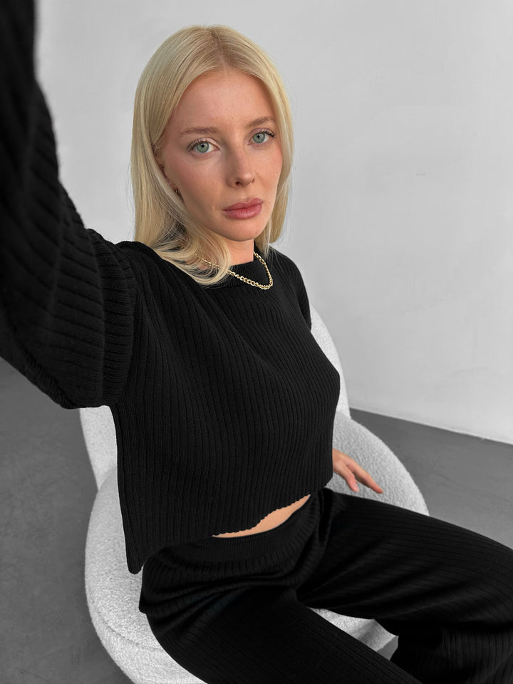 Short Knit Pullover - Black