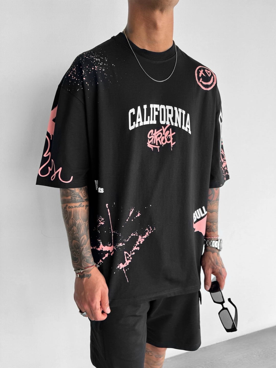 Oversize California Graffiti T-Shirt - Black and Pink