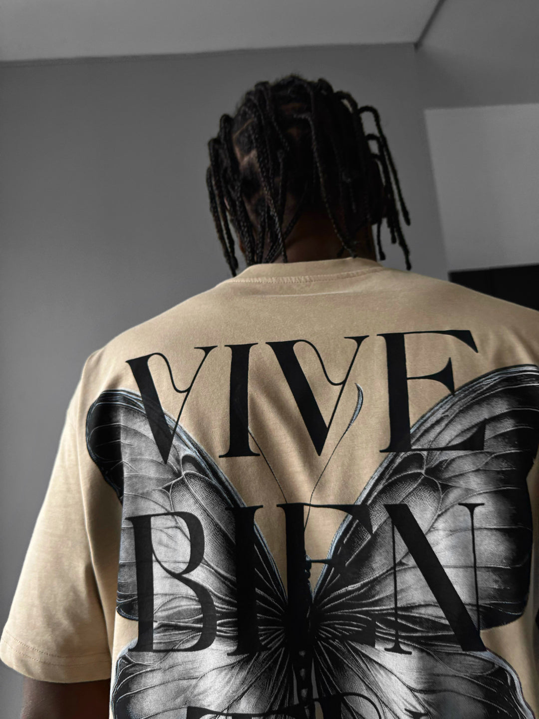 Oversize "Vive Bien Tu Vida" T-Shirt - Beige