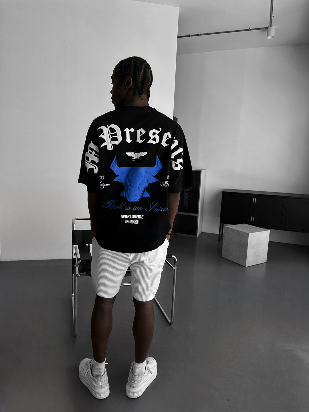 Oversize Bull Worldwide T-shirt - Black and Saks