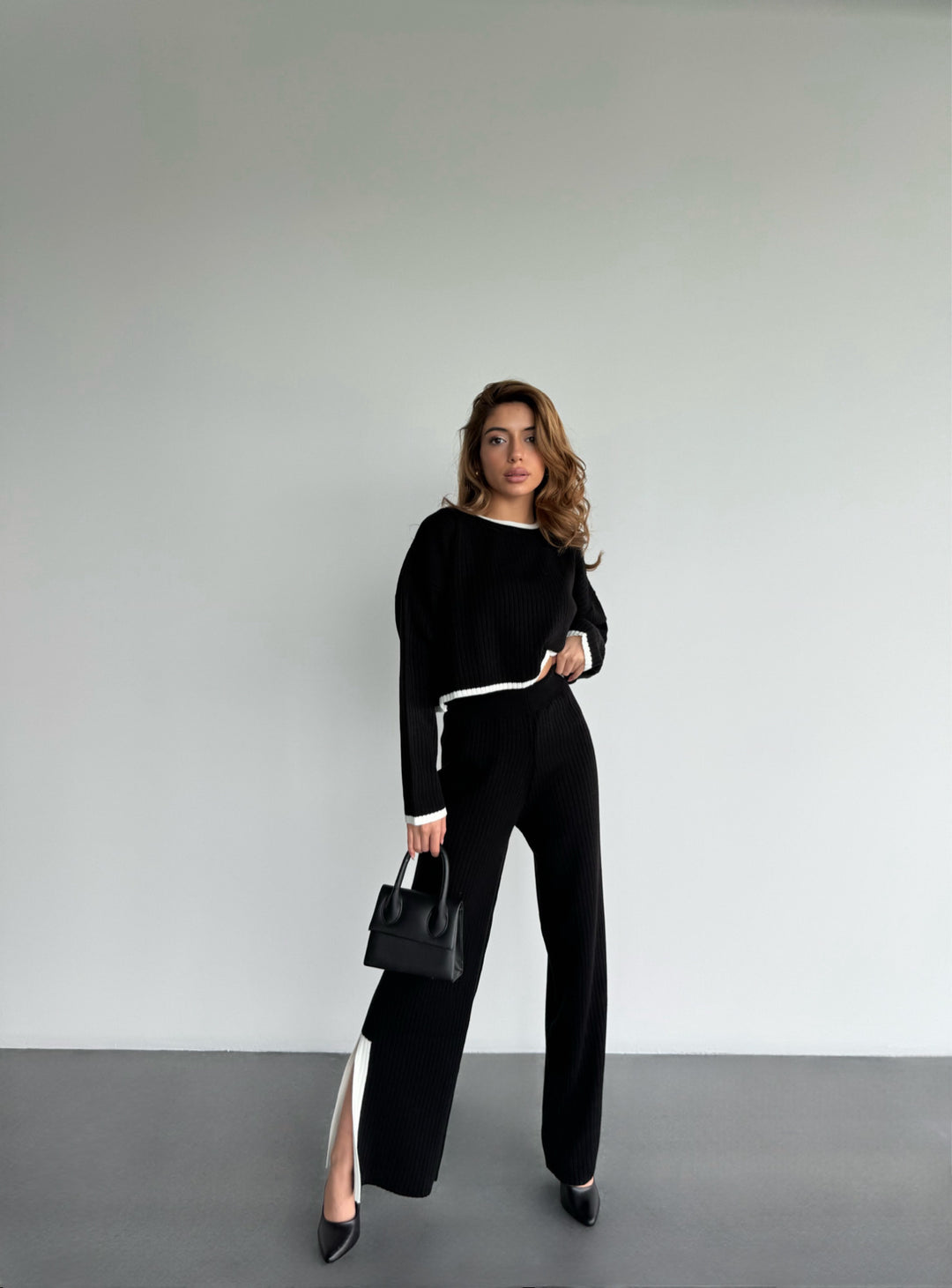Short Details Knit Pullover - Black