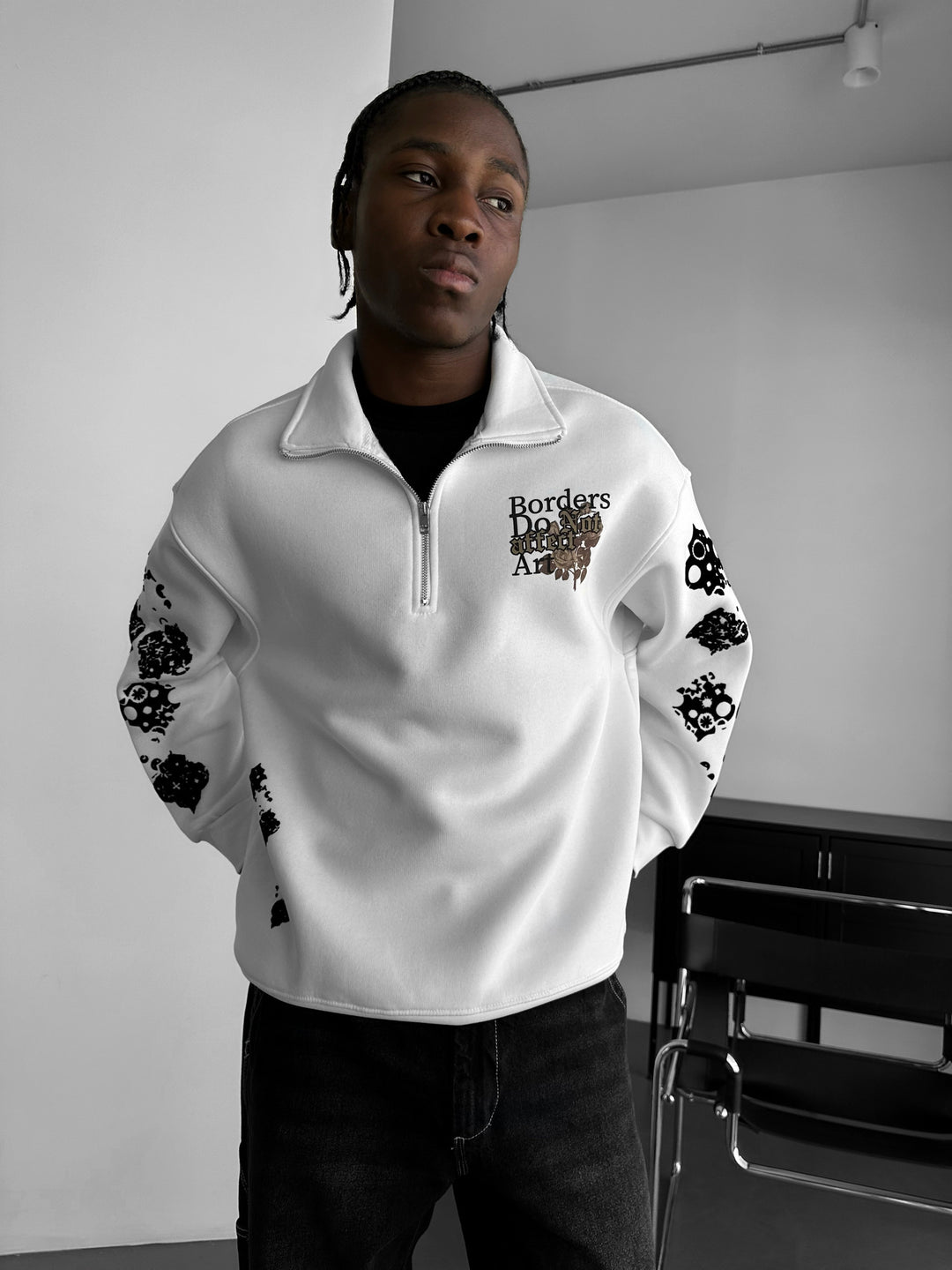 Oversize Half-Zip Graphic Sweatshirt - Ecru