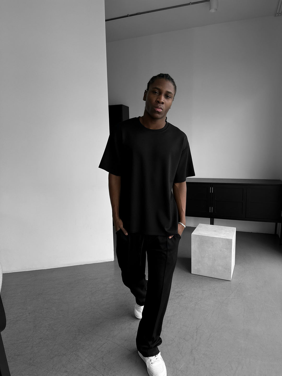 Loose Fit Basic Pleated Trousers - Black