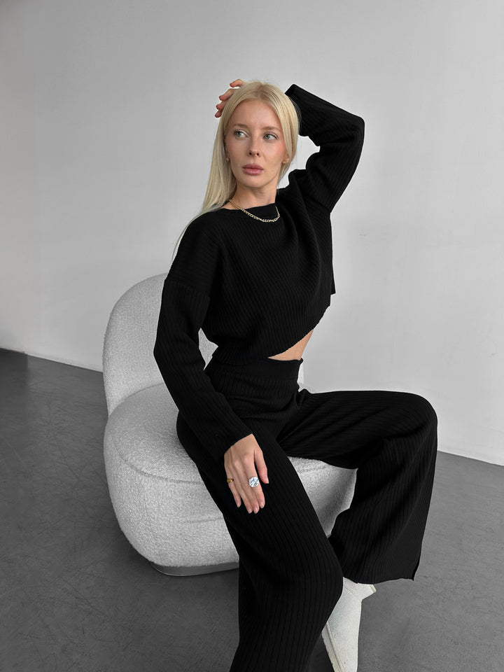 Short Knit Pullover - Black