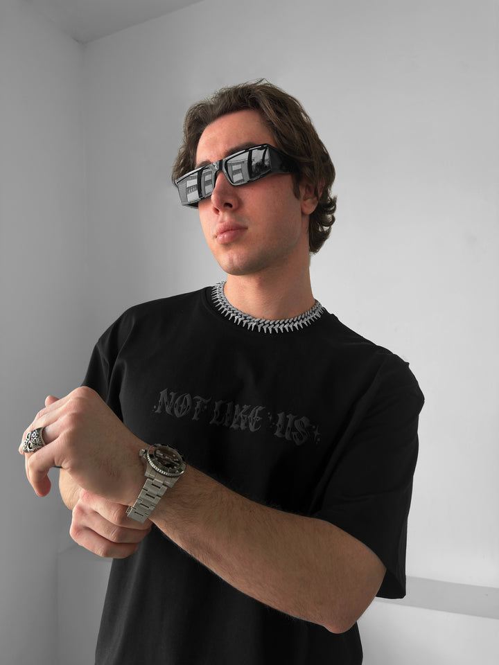 Oversize Not Like Us T-shirt - Black