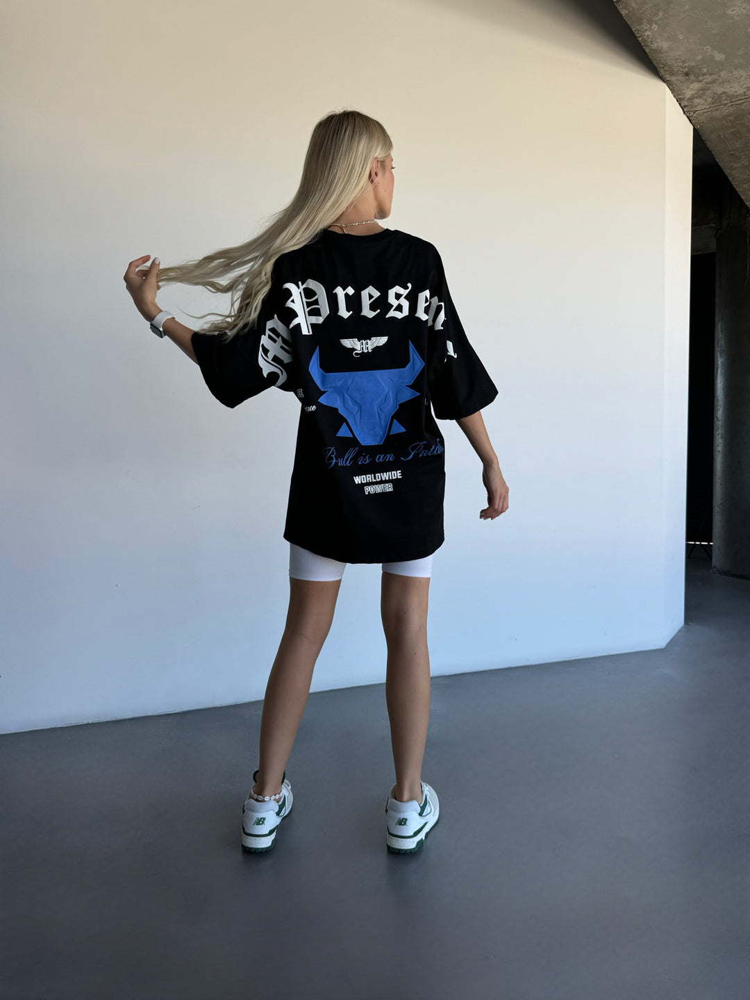 Oversize Bull Worldwide T-shirt - Black and Saks