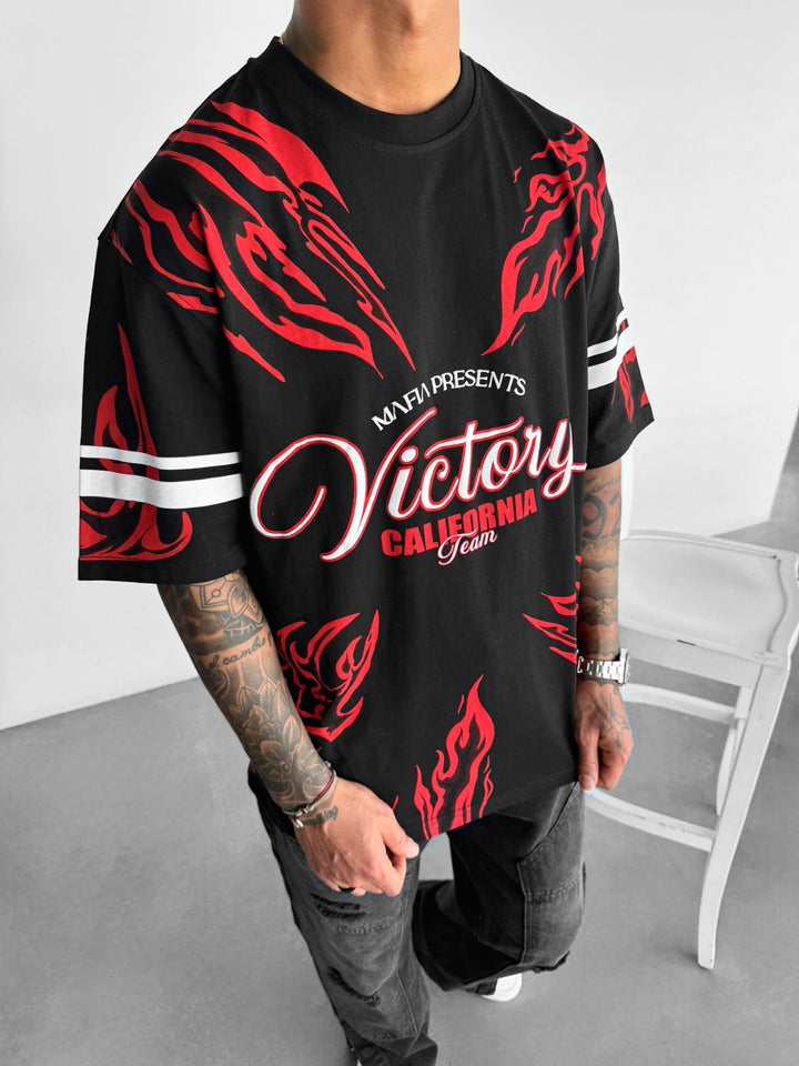 Oversize Victory T-shirt - Black and Red