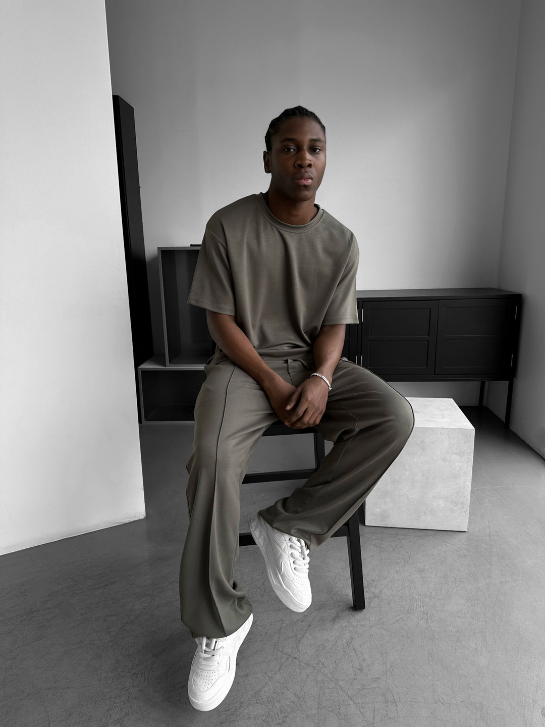 Loose Fit Basic Pleated Trousers - Khaki