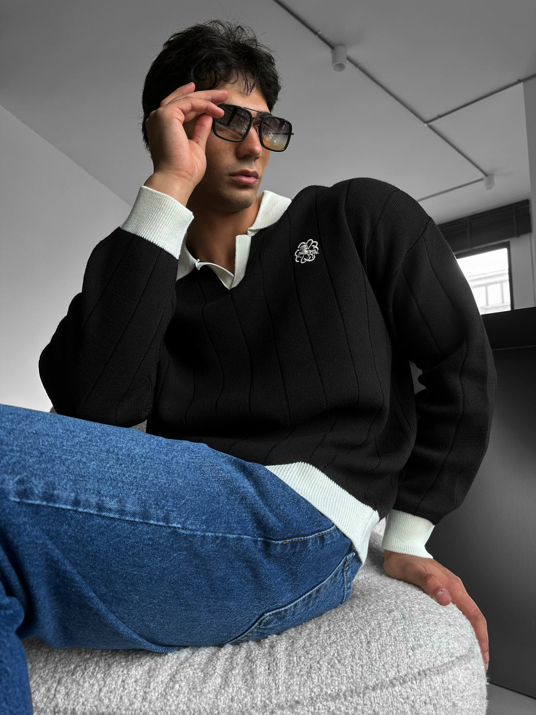 Oversized Embroidered Polo Sweater - Black