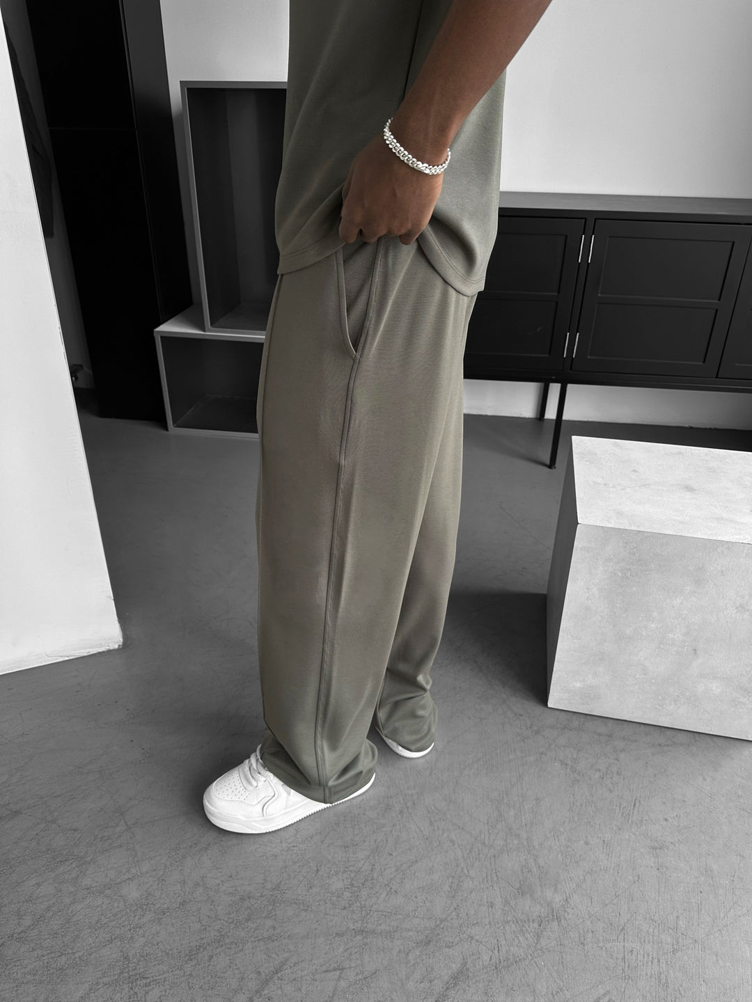 Loose Fit Basic Pleated Trousers - Khaki