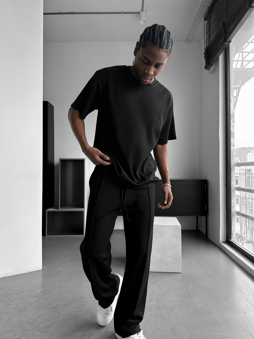 Loose Fit Basic Pleated Trousers - Black
