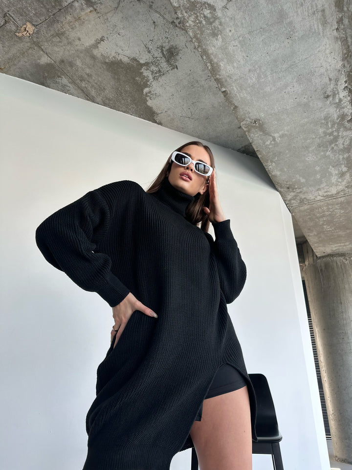 Very Long Collar Sweater - Black