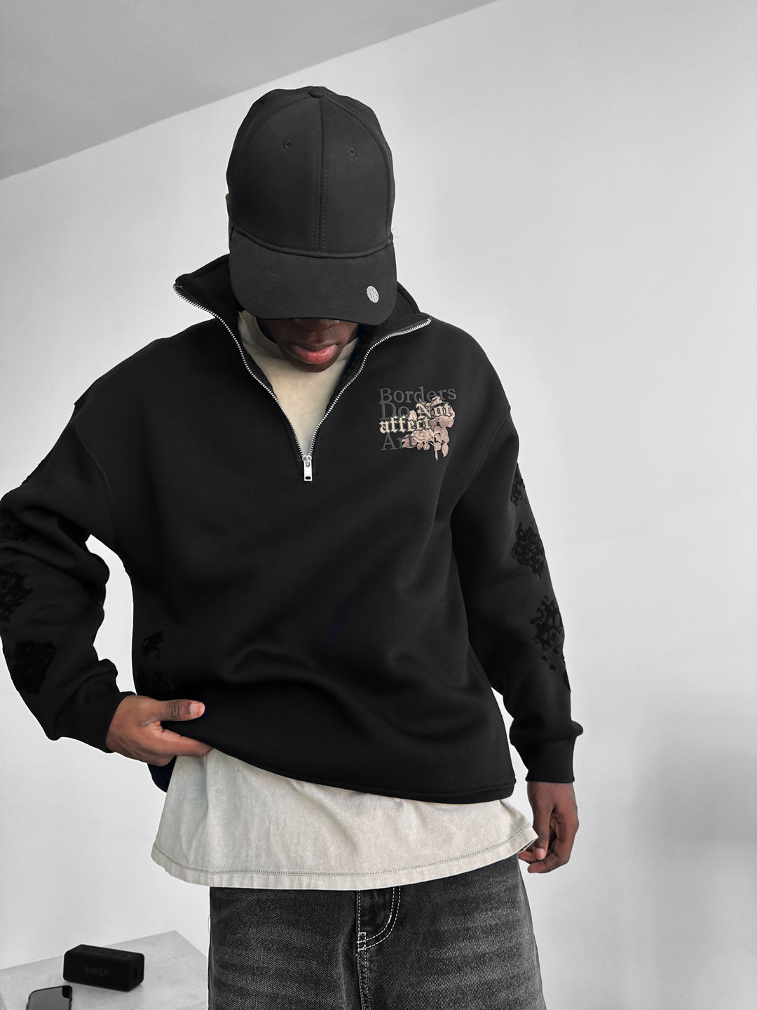 Oversize Half-Zip Graphic Sweatshirt - Black